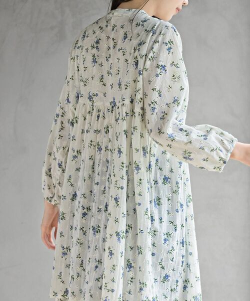 rps（アールピーエス）の「刺繍×花柄プリント７分袖シャツワンピース（シャツワンピース・レディース・グレイッシュベージュ/オフホワイト/ネイビー・フリー）」の9枚目の写真