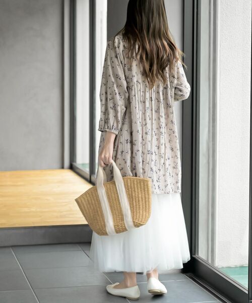 rps（アールピーエス）の「刺繍×花柄プリント７分袖シャツワンピース（シャツワンピース・レディース・グレイッシュベージュ/オフホワイト/ネイビー・フリー）」の14枚目の写真