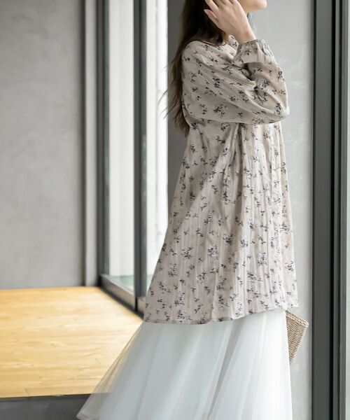 rps（アールピーエス）の「刺繍×花柄プリント７分袖シャツワンピース（シャツワンピース・レディース・グレイッシュベージュ/オフホワイト/ネイビー・フリー）」の15枚目の写真