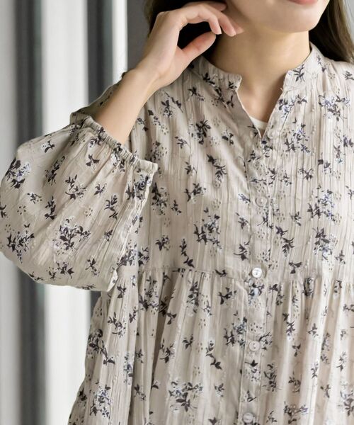rps（アールピーエス）の「刺繍×花柄プリント７分袖シャツワンピース（シャツワンピース・レディース・グレイッシュベージュ/オフホワイト/ネイビー・フリー）」の19枚目の写真