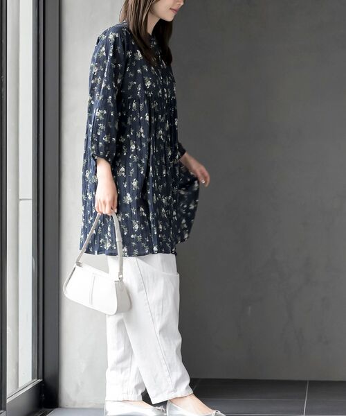 rps（アールピーエス）の「刺繍×花柄プリント７分袖シャツワンピース（シャツワンピース・レディース・グレイッシュベージュ/オフホワイト/ネイビー・フリー）」の21枚目の写真