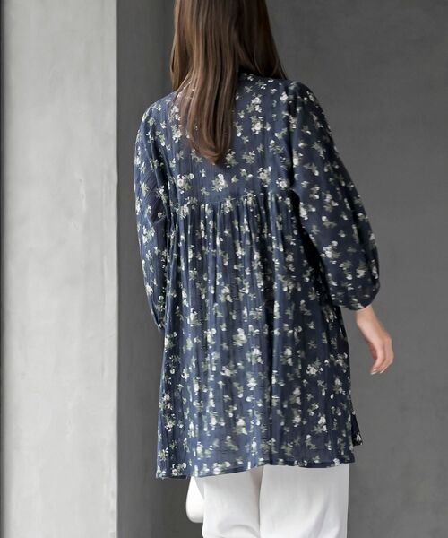 rps（アールピーエス）の「刺繍×花柄プリント７分袖シャツワンピース（シャツワンピース・レディース・グレイッシュベージュ/オフホワイト/ネイビー・フリー）」の22枚目の写真