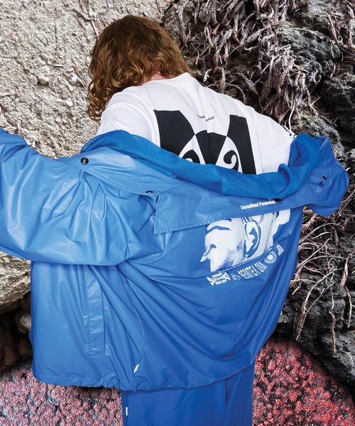 VANS(バンズ)の「ED DAVIS コーチジャケット / ED DAVIS COACH JACKET True Blu VN000VSZ7WM1(ブルゾン・メンズ・ブルー・LARGE/MEDIUM/SMALL/X-LARGE)」の1枚目の写真