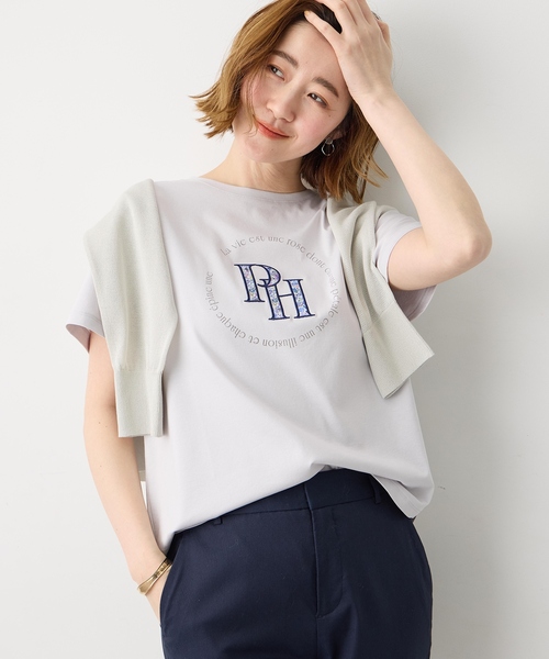 Petit Honfleur(プチオンフルール)の「【Liberty】リバティプリントロゴ刺しゅうTシャツ【オーガニックコットンブレンド・UVカット・接触冷感】(Tシャツ/カットソー・レディース・グレー/ホワイト・M/L)」の6枚目の写真