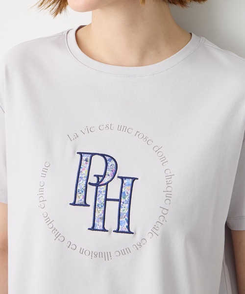 Petit Honfleur(プチオンフルール)の「【Liberty】リバティプリントロゴ刺しゅうTシャツ【オーガニックコットンブレンド・UVカット・接触冷感】(Tシャツ/カットソー・レディース・グレー/ホワイト・M/L)」の12枚目の写真