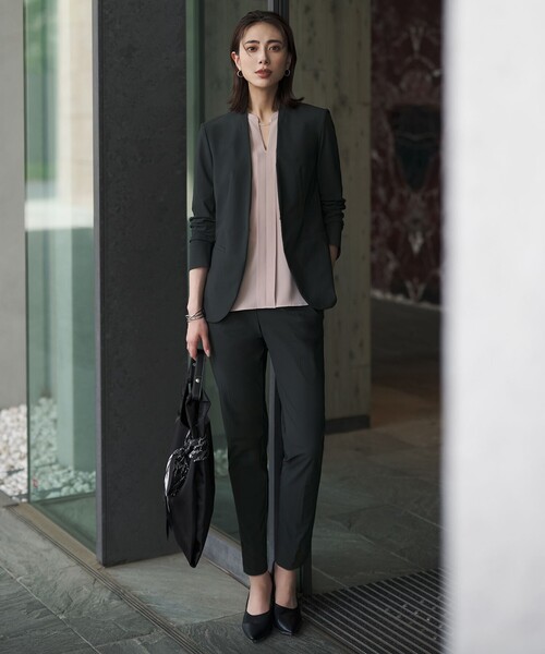 ICB(アイシービー)の「アトラストリコット テーパードパンツ(その他パンツ・レディース・カーキ系・40/42/44/46)」の2枚目の写真