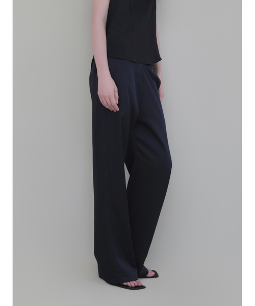 NOWNS(ナウンス)の「Alma | Satin sleek pants(その他パンツ・レディース・ライトベージュ/ブラック/ネイビー・FREE)」の3枚目の写真
