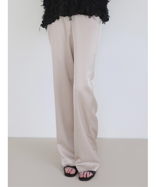 NOWNS(ナウンス)の「Alma | Satin sleek pants(その他パンツ・レディース・ライトベージュ/ブラック/ネイビー・FREE)」の2枚目の写真
