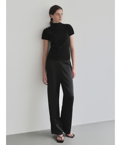 NOWNS(ナウンス)の「Alma | Satin sleek pants(その他パンツ・レディース・ライトベージュ/ブラック/ネイビー・FREE)」の1枚目の写真