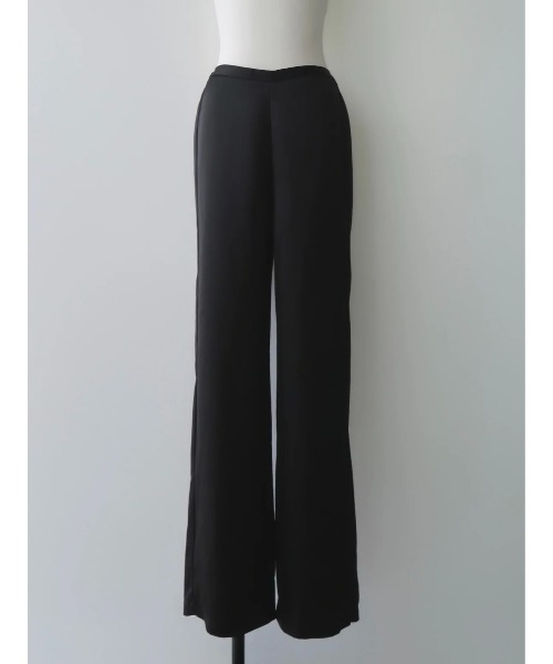 NOWNS(ナウンス)の「Alma | Satin sleek pants(その他パンツ・レディース・ライトベージュ/ブラック/ネイビー・FREE)」の4枚目の写真