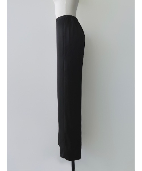 NOWNS(ナウンス)の「Alma | Satin sleek pants(その他パンツ・レディース・ライトベージュ/ブラック/ネイビー・FREE)」の5枚目の写真