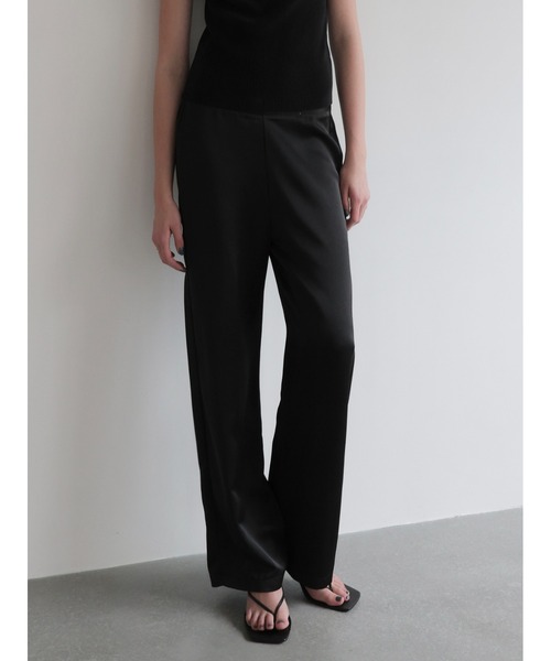 NOWNS(ナウンス)の「Alma | Satin sleek pants(その他パンツ・レディース・ライトベージュ/ブラック/ネイビー・FREE)」の8枚目の写真
