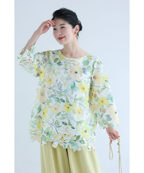 cawaii(カワイイ)の「オーロラビジュー煌めく花柄カッティングレースブラウストップス(シャツ/ブラウス・レディース・イエロー・FREE)」の11枚目の写真