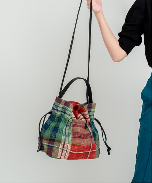 TARANGO(タランゴ)の「【TARANGO】麻ジュート×本革バッグ 巾着バッグ ハンドバッグ チェック柄(かごバッグ・レディース・グリーン系その他/ブラック×ホワイト/イエロー系その他/ピンク系その他・FREE)」の6枚目の写真