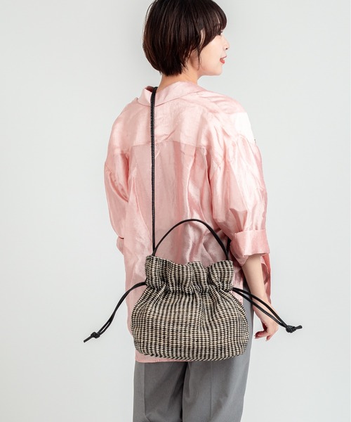 TARANGO(タランゴ)の「【TARANGO】麻ジュート×本革バッグ 巾着バッグ ハンドバッグ チェック柄(かごバッグ・レディース・グリーン系その他/ブラック×ホワイト/イエロー系その他/ピンク系その他・FREE)」の13枚目の写真