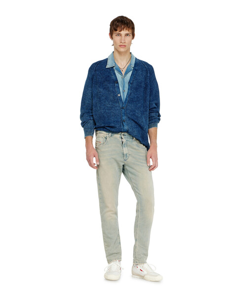 DIESEL(ディーゼル)の「メンズ デニムパンツ ジョグジーンズ 2032 D-KROOLEY-BW JO(デニムパンツ・メンズ・ライトブルー・32inch/30inch/28inch/34inch)」の3枚目の写真