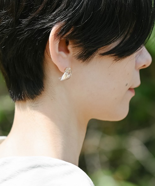 HARIO Lampwork Factory(ハリオランプワークファクトリー)の「ピアス シェルグロウ(ピアス(両耳用)・レディース・クリア・FREE)」の10枚目の写真