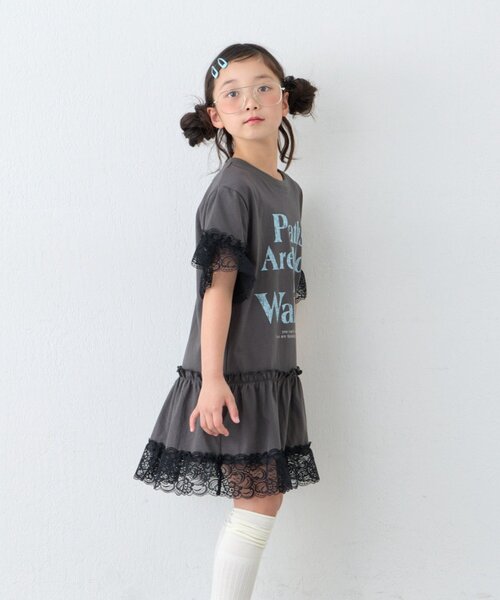CIAOPANIC TYPY(チャオパニックティピー)の「【KIDS】かすれロゴレースレイヤードミニワンピチュニック(ワンピース・キッズ・チャコールグレー/アイボリー/グレー・110/150/130)」の9枚目の写真