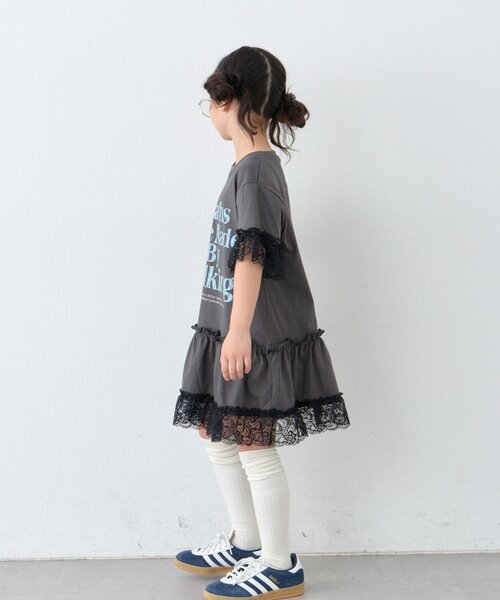 CIAOPANIC TYPY(チャオパニックティピー)の「【KIDS】かすれロゴレースレイヤードミニワンピチュニック(ワンピース・キッズ・チャコールグレー/アイボリー/グレー・110/150/130)」の11枚目の写真
