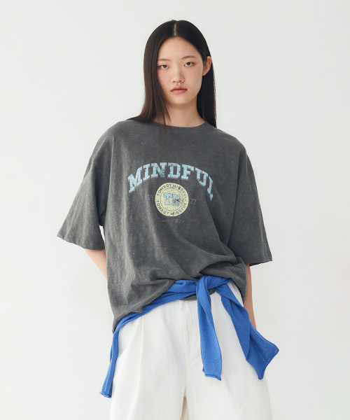 STUDIO TOMBOY(スタジオトムボーイ)の「マインドフルグラフィックピグメントTシャツ_チャコール91F6222784(Tシャツ/カットソー・レディース・チャコール・OS)」の1枚目の写真