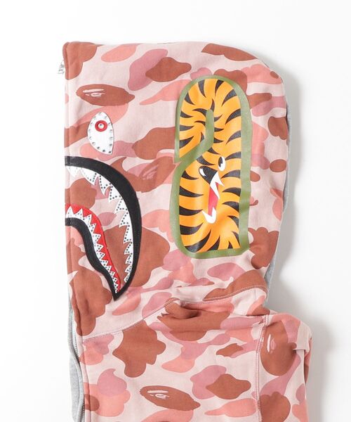 A BATHING APE（アベイシングエイプ）の「1ST CAMO CRYSTAL STONE SHARK FULL ZIP HOODIE（パーカー・レディース・ブラック/グレー・MEDIUM/SMALL）」の12枚目の写真