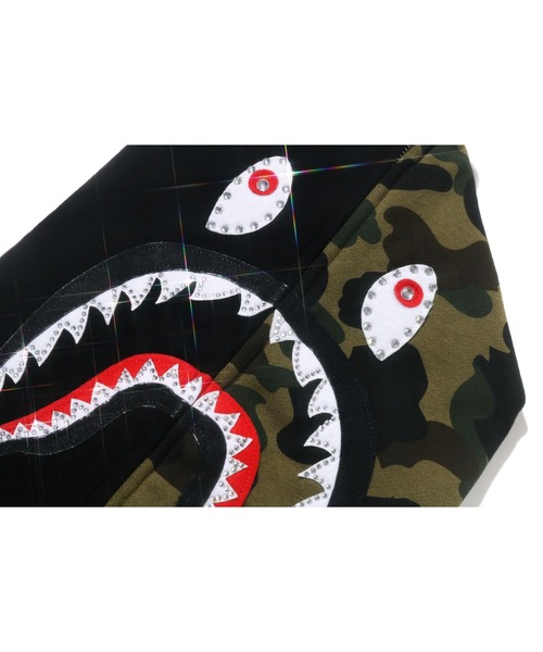 A BATHING APE（アベイシングエイプ）の「1ST CAMO CRYSTAL STONE SHARK FULL ZIP HOODIE（パーカー・レディース・ブラック/グレー・MEDIUM/SMALL）」の4枚目の写真