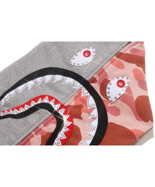 A BATHING APE（アベイシングエイプ）の「1ST CAMO CRYSTAL STONE SHARK FULL ZIP HOODIE（パーカー・レディース・ブラック/グレー・MEDIUM/SMALL）」の5枚目の写真