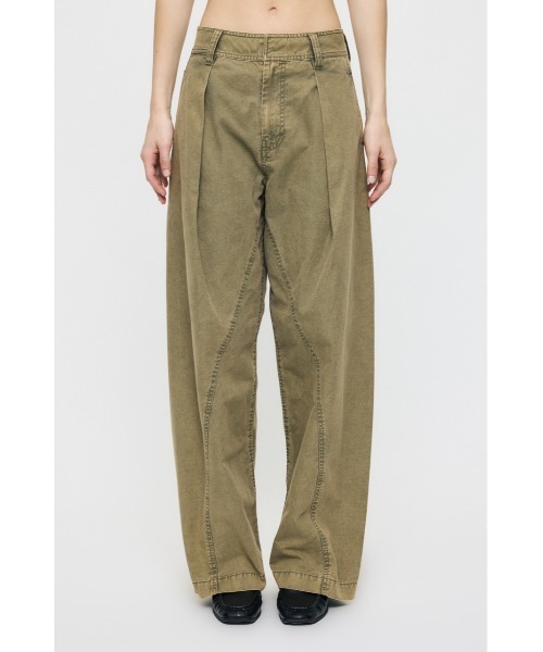 MOUSSY(マウジー)の「CURVE LINE TUCK パンツ(その他パンツ・レディース・カーキ/ベージュ・1)」の2枚目の写真