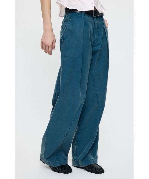 MOUSSY(マウジー)の「CURVE LINE TUCK パンツ(その他パンツ・レディース・カーキ/ベージュ・1)」の3枚目の写真