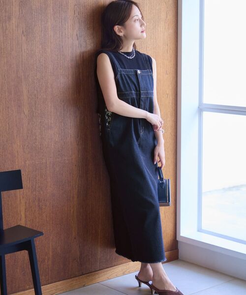 COHINA(コヒナ)の「エンブロイダリーデニムジャンパースカート 【低身長・小柄女性】(ジャンパースカート・レディース・インディゴブルー/ライトインディゴブルー・REGULAR/SHORT)」の1枚目の写真