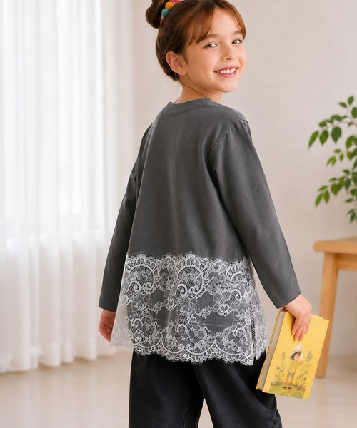 classicalelf(クラシカルエルフ)の「【キッズ】親子お揃いOK♪さらっと今っぽくなる 裾レースドッキングTシャツ(長袖)(Tシャツ/カットソー・キッズ・オフホワイト/ブラック/チャコール・140/160/120/100)」の13枚目の写真