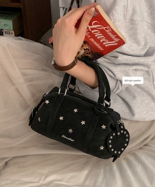 Ritzy(リッツィー)の「星スタッズハートチャームミニボストンバッグ 3 色展開(ショルダーバッグ・レディース・ベージュ/ブラック/モカ・FREE)」の2枚目の写真