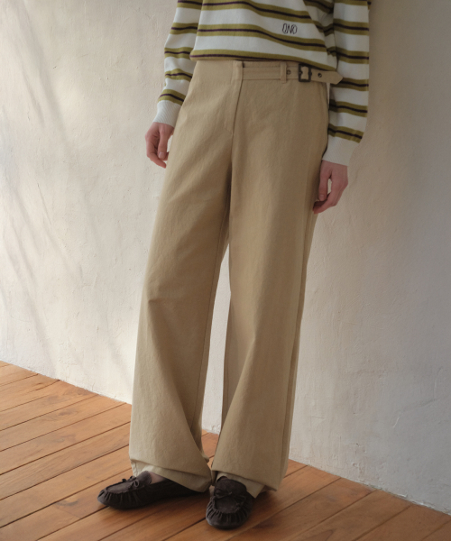 OURNOSTALGIA(アワー ノスタルジア)の「Bizo Buckle Cotton Pants_Beige(O26PT01)(その他パンツ・レディース・Beige・MEDIUM/SMALL)」の1枚目の写真