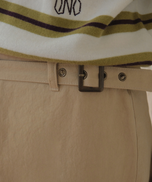 OURNOSTALGIA(アワー ノスタルジア)の「Bizo Buckle Cotton Pants_Beige(O26PT01)(その他パンツ・レディース・Beige・MEDIUM/SMALL)」の4枚目の写真