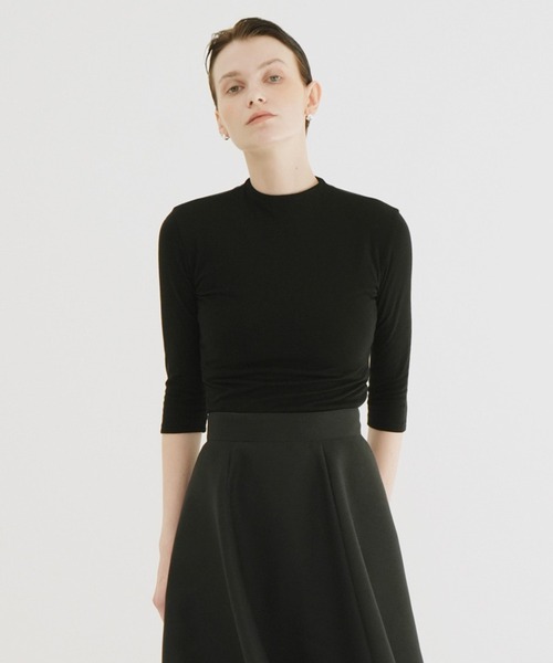 CLANE（クラネ）の「MOCK NECK MID SLEEVE TOPS（Tシャツ/カットソー・レディース・レッド/ブラック/ホワイト・1/2）」の2枚目の写真