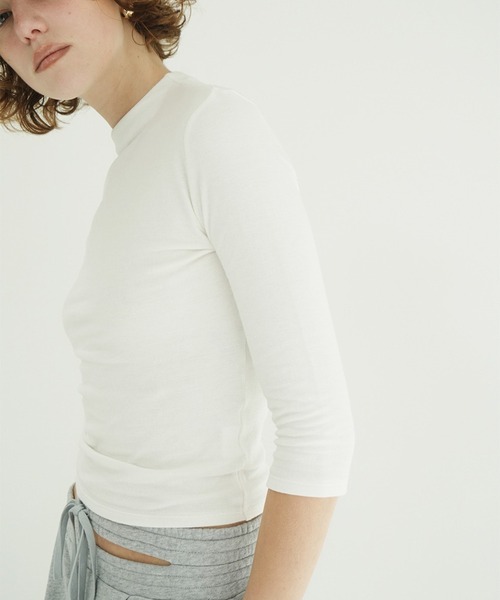 CLANE（クラネ）の「MOCK NECK MID SLEEVE TOPS（Tシャツ/カットソー・レディース・レッド/ブラック/ホワイト・1/2）」の5枚目の写真