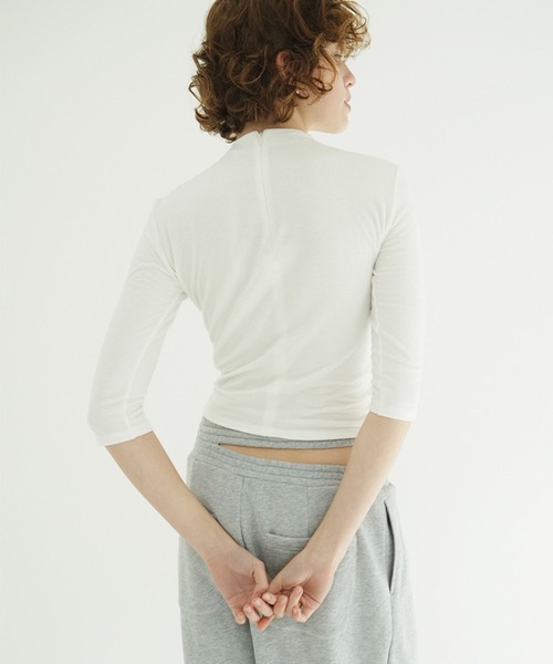CLANE（クラネ）の「MOCK NECK MID SLEEVE TOPS（Tシャツ/カットソー・レディース・レッド/ブラック/ホワイト・1/2）」の6枚目の写真