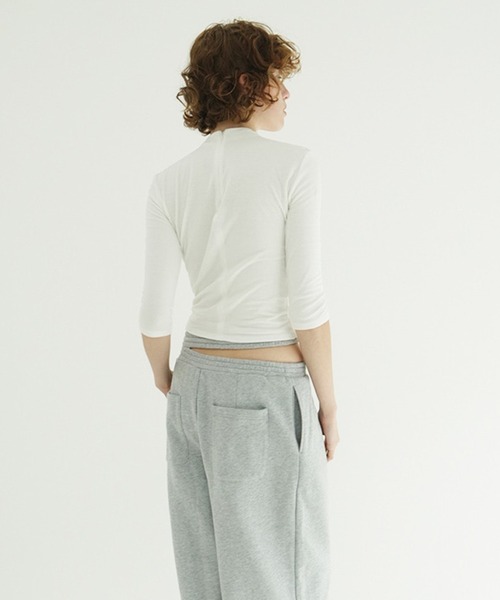 CLANE（クラネ）の「MOCK NECK MID SLEEVE TOPS（Tシャツ/カットソー・レディース・レッド/ブラック/ホワイト・1/2）」の10枚目の写真