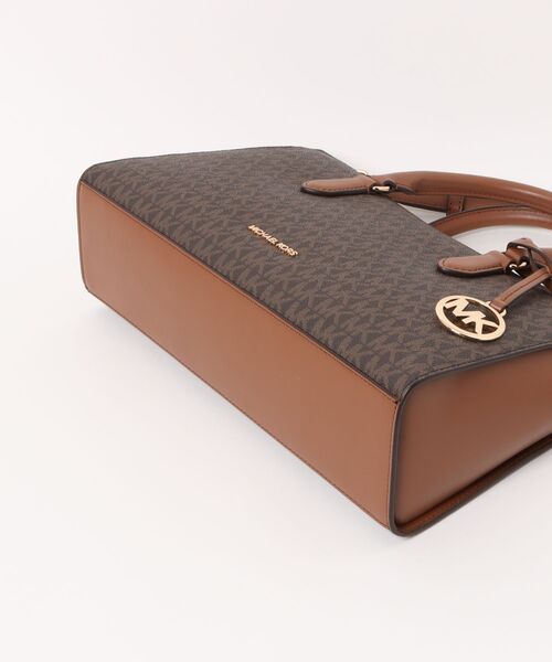 MICHAEL KORS(マイケルコース)の「ARDEN トップジップ サッチェル ミディアム - MKシグネチャー(ハンドバッグ・レディース・ブラウン・FREE)」の3枚目の写真