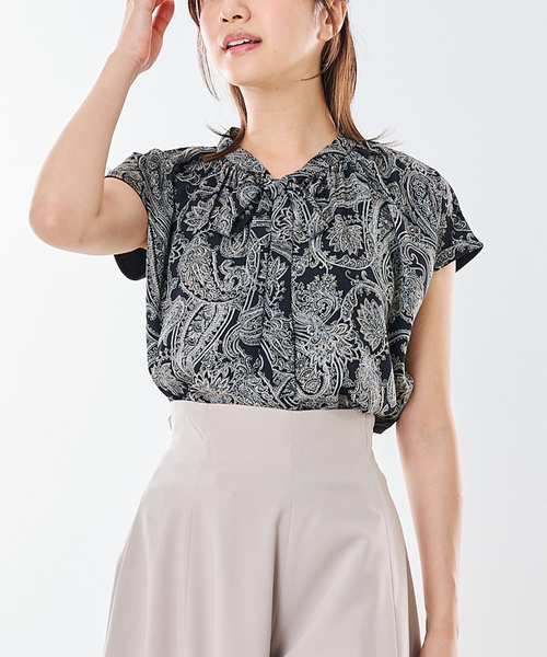 NARACAMICIE(ナラカミーチェ)の「【NARACAMICIE】ペイズリー柄ドッキングリボンカットソー(Tシャツ/カットソー・レディース・ブラック/ホワイト・M/XL)」の2枚目の写真