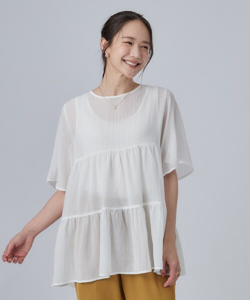 SHOO・LA・RUE(シューラルー)の「【洗濯機可/S-LL】インせず着られる シアー素材が上品なティアードブラウス(シャツ/ブラウス・レディース・ホワイト/ブラック/オレンジ・01/02/03/04)」の4枚目の写真