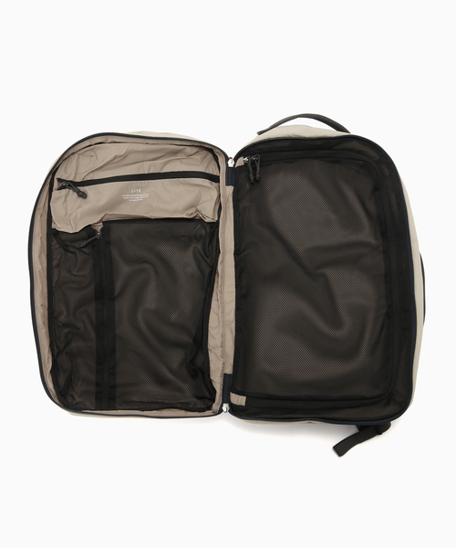 417 EDIFICE(フォーワンセブンエディフィス)の「BELLROY Lite Travel Pack 30L(バックパック/リュック・メンズ・チャコールグレー・FREE)」の2枚目の写真