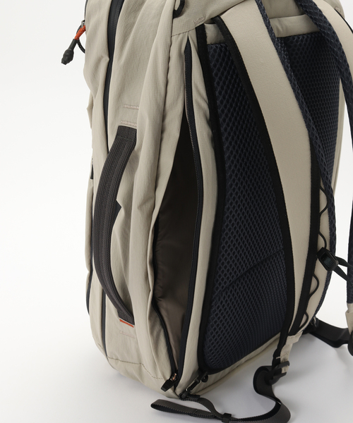 417 EDIFICE(フォーワンセブンエディフィス)の「BELLROY Lite Travel Pack 30L(バックパック/リュック・メンズ・チャコールグレー・FREE)」の4枚目の写真