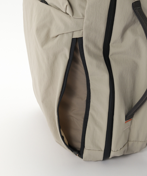 417 EDIFICE(フォーワンセブンエディフィス)の「BELLROY Lite Travel Pack 30L(バックパック/リュック・メンズ・チャコールグレー・FREE)」の5枚目の写真