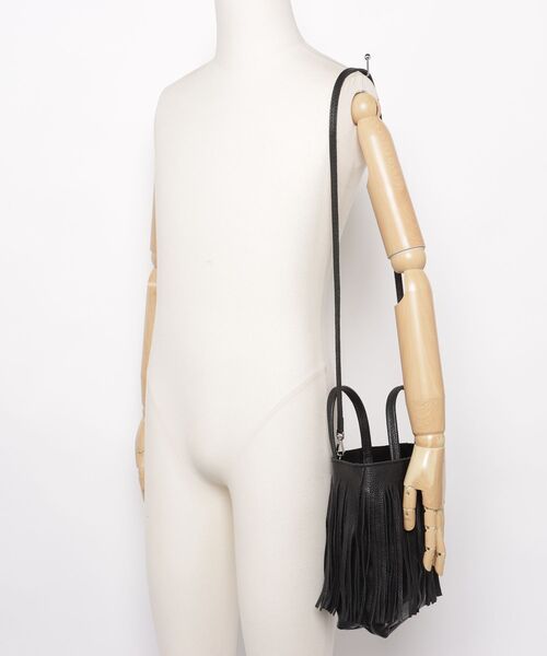 ROSE BUD(ローズバッド)の「MILLELA FIRENZE/FRINGE MINI TOTE(ショルダーバッグ・レディース・オフホワイト/ブラック・ONE SIZE)」の11枚目の写真