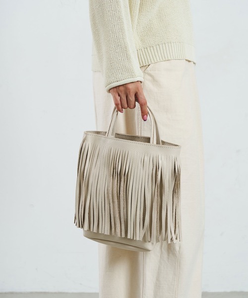 ROSE BUD(ローズバッド)の「MILLELA FIRENZE/FRINGE MINI TOTE(ショルダーバッグ・レディース・オフホワイト/ブラック・ONE SIZE)」の2枚目の写真
