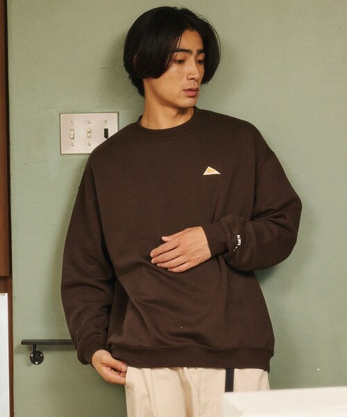 KELTY（ケルティ）の「KELTY/ケルティ 限定展開 KELTY×FREAK'S STORE/ケルティ 別注 ワンポイント ヴィンテージロゴ クルーネックスウェット（スウェット・メンズ・チャコールグレー/ネイビー/ライトグレー/ブラック/ベージュ/オフホワイト/ブラウン・SMALL/MEDIUM/LARGE/X-LARGE）」の17枚目の写真
