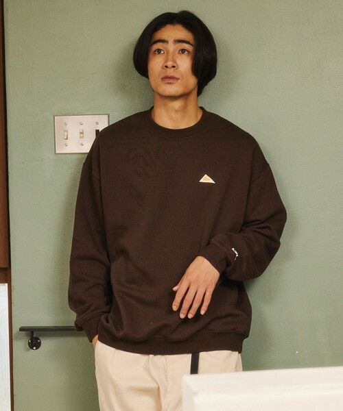 KELTY（ケルティ）の「KELTY/ケルティ 限定展開 KELTY×FREAK'S STORE/ケルティ 別注 ワンポイント ヴィンテージロゴ クルーネックスウェット（スウェット・メンズ・チャコールグレー/ネイビー/ライトグレー/ブラック/ベージュ/オフホワイト/ブラウン・SMALL/MEDIUM/LARGE/X-LARGE）」の18枚目の写真