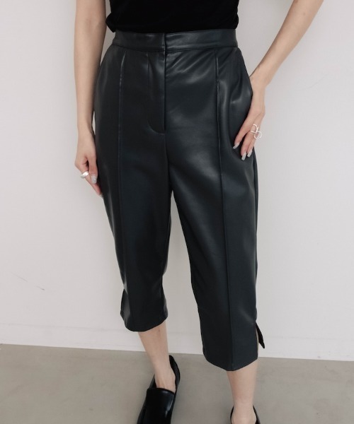 ILANIS(イラニス)の「Faux Leather Capri Pants(その他パンツ・レディース・グレー/ブラック・FREE)」の2枚目の写真