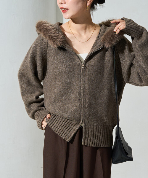 FREAK'S STORE(フリークスストア)の「限定展開 2WAY ファー付き フード Wジップ ニット パーカー(カーディガン/ボレロ・レディース・ブラウン/チャコールグレー/ベージュ・フリ-)」の5枚目の写真